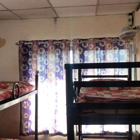 Care Dormitory Mumbai Bagian luar foto
